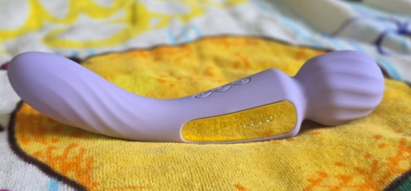 LELO Switch Review: Couples Will Enjoy This Premium Dual-Ended Intimate Toy