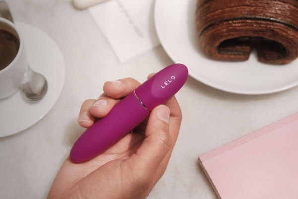 Lelo Mia 3 Lipstick Vibrator Review: A Great Sex Toy For Couples That Travel
