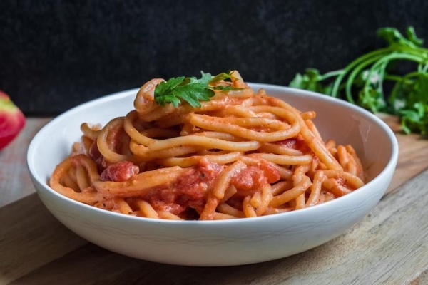 Foods That You Should Absolutely Never Eat On Date Night