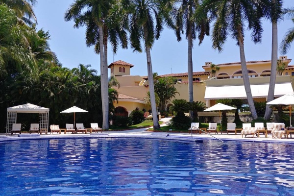 Is A Cruise Or All Inclusive Resort A Better Choice For A Warm Weather Winter Getaway