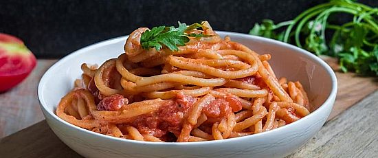 Foods That You Should Absolutely Never Eat On Date Night