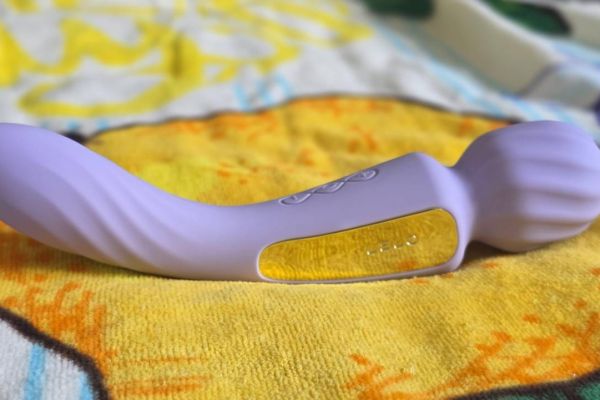LELO Switch Review: Couples Will Enjoy This Premium Double-Ended Intimate Toy