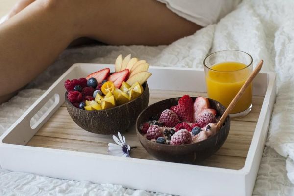 Romantic Gestures That Men Can Make With Food That Will Get Her Excited