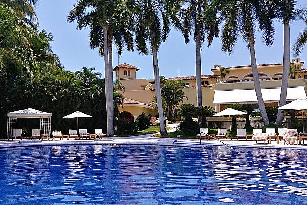 Is A Cruise Or All Inclusive Resort A Better Choice For A Warm Weather Winter Getaway