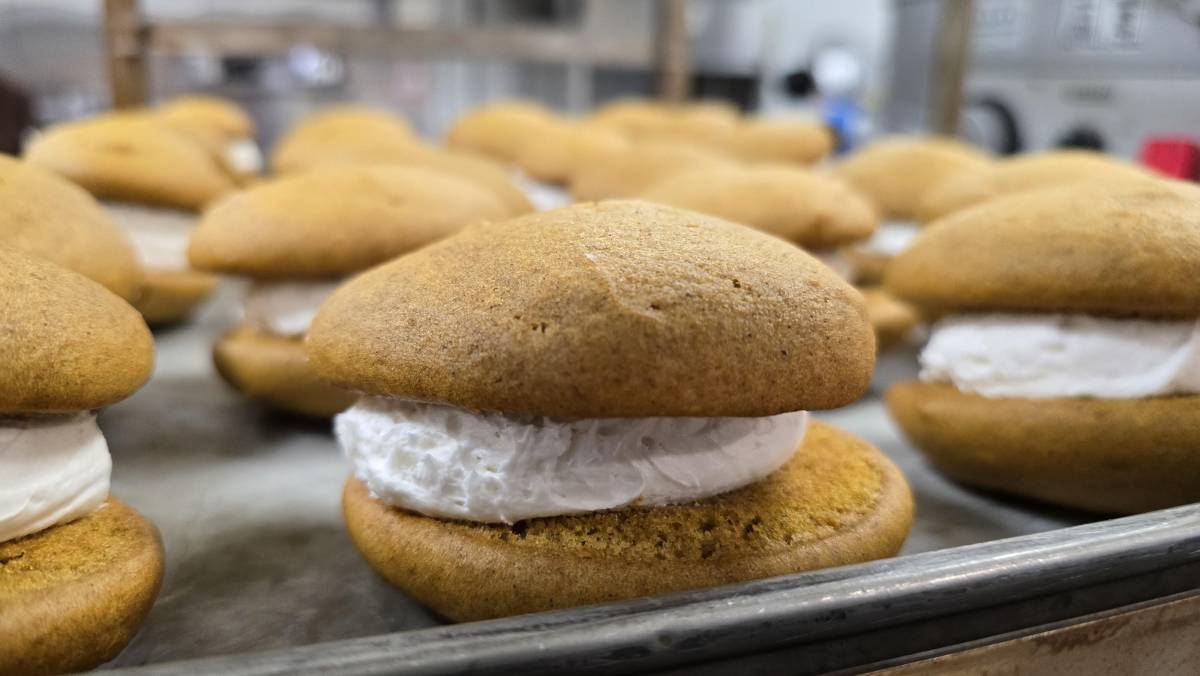 enjoy some Amish treats and desserts together on a Shipshewana romantic getaway
