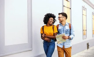 tips to help surprise your partner and make her smile on a vacation